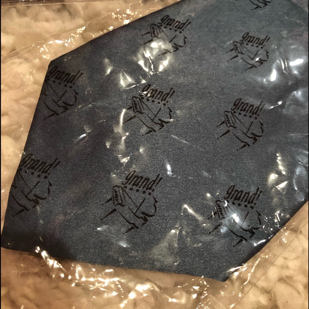 Silk Chesbro Music Company Grand Piano  music tie